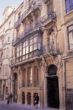 -Casa del Pavo-, edificio modernista en la calle San Nicols