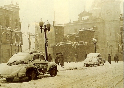 El Castillo, sorprendido por una nevada el 13 de abril de 1958